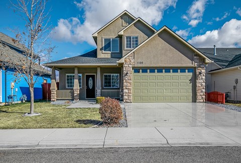 Floor plan for 4 beds, 2.5 baths, 1654 sqft